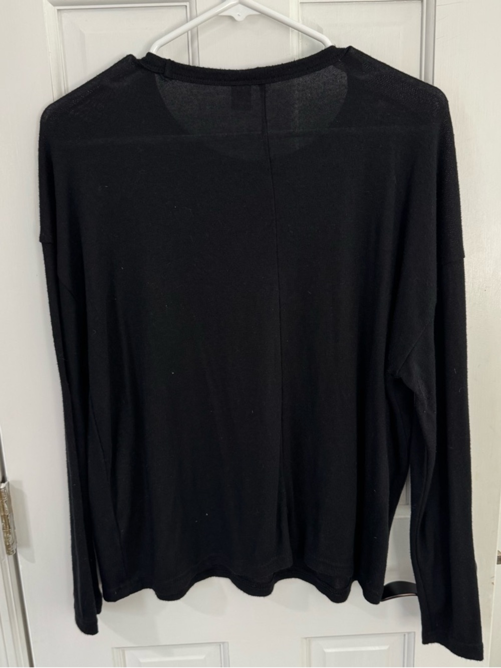 Old Navy Black Lightweight Knit Long Sleeve Top Size M Soft - Picture 2 of 4